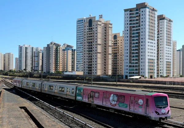 Campanha de conscientização sobre o HPV chega a trens do Metrô-DF