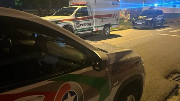 Imagem colorida de carro da PM de Itajaí - Metrópoles