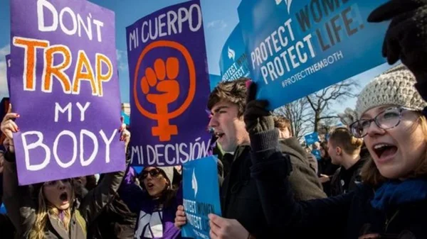 Deputados do Missouri restringem direito ao aborto até após estupro
