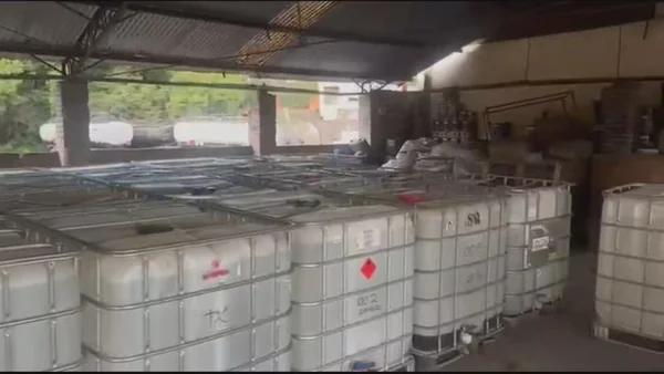 imagem colorida Galpão onde os combustíveis eram armazenados