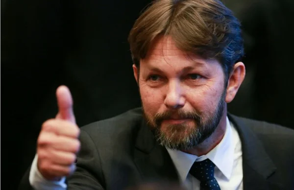 Joe Valle tem margem para trabalhar a imagem da CLDF, aponta pesquisa