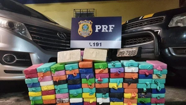 PRF apreende 105 quilos de pasta-base de cocaína na Rodovia Rio-Santos