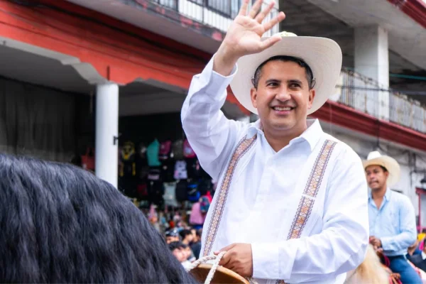 Imagem colorida do prefeito de Uruapan, Carlos Manzo Rodríguez - Metrópoles
