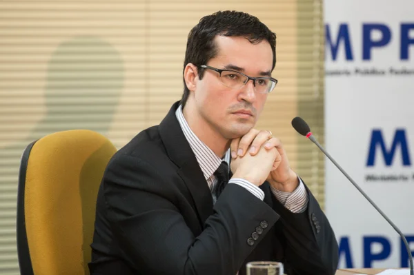 Procurador da Lava Jato critica manobras contra projeto anticorrupção