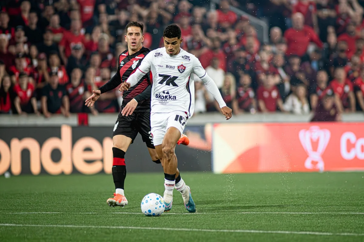 Athletico-PR e Vitória se enfrentam pela Copa do Brasil Athletico-PR e Vitória se enfrentam pela Copa do Brasil