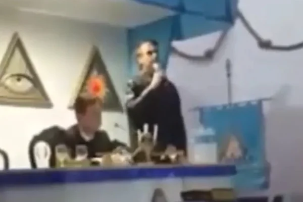 Vídeo antigo de Bolsonaro na maçonaria viraliza após polêmica com PT
