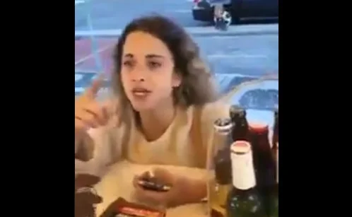 Mulher humilha trabalhadores de quiosque: “Você não é nada”. Assista