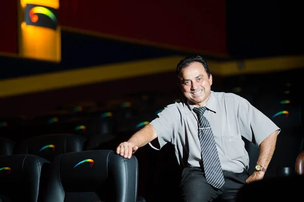 Conheça Carlito, gerente do único cinema de Águas Claras