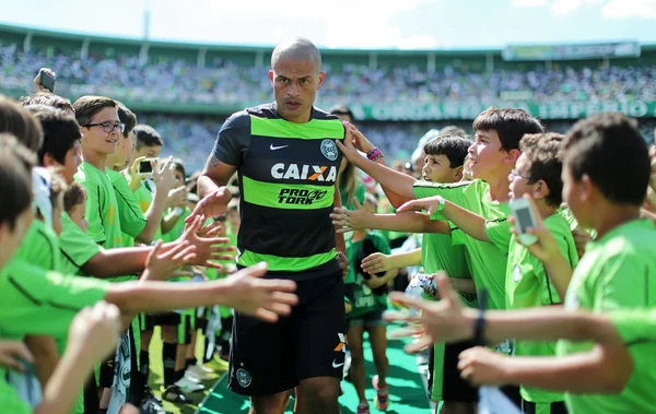 Alex busca na Copinha 1º título como técnico na base do São Paulo