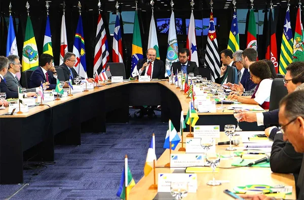 Governadores debatem reforma tributária para reforçar caixas estaduais