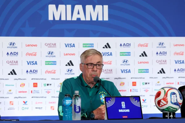 Ivan Moré diz que Ancelotti foi superficial em coletiva de imprensa