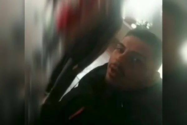Imagem de vídeo de um homem