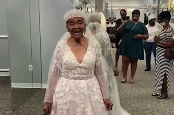 Impedida de usar vestido de noiva por ser negra, idosa realiza sonho