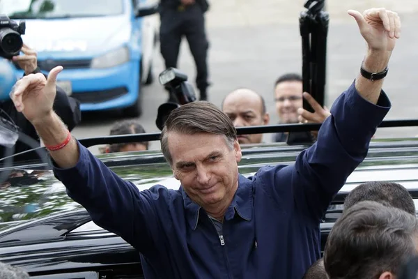 Bolsonaro vai ao TSE exigir explicações sobre problemas nas urnas