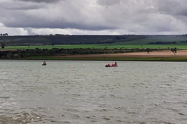 Entorno: piloto de jet ski morre após colidir com lancha em lagoa