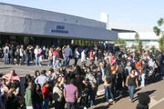 A ação começou às 7h. Às 6h, o estacionamento estava lotado A ação começou às 7h. Às 6h, o estacionamento estava lotado