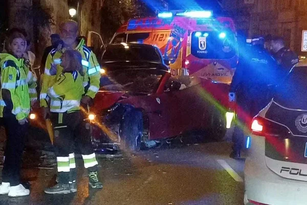 Veja como ficou a Ferrari destruída por esposa de jogador brasileiro