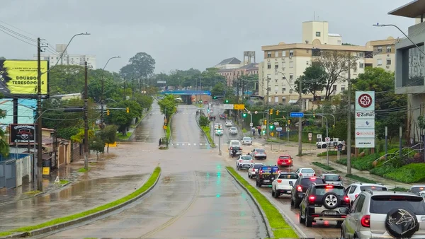 Imagem colorida. Rodovia Aparício Borges alagada - Metrópoles