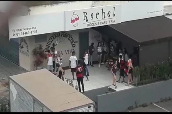 Tapa, chute e cadeirada: briga generalizada deixa comerciante ferida