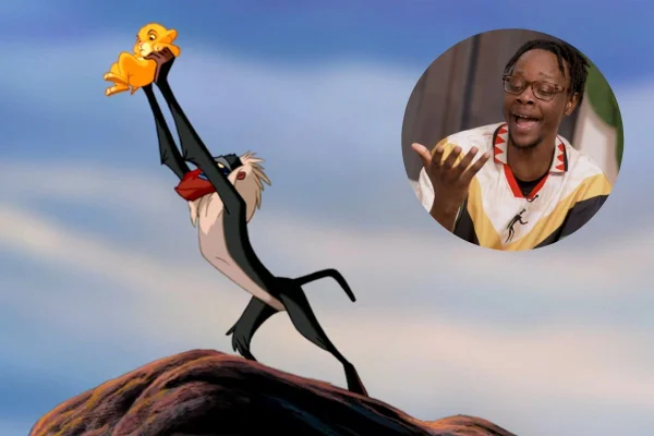 Montagem de cena do filme O Rei Leão com imagem de comediante africano
