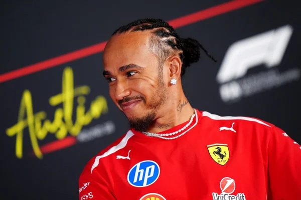 Hamilton planeja adiar aposentadoria para disputar GP da África: “Sonho”