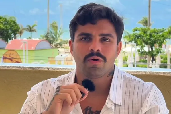 Foto colorida do influenciador Breno Faria - Metrópoles