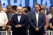 Luiz Inácio Lula da Silva ao lado de Tarcísio de Freitas