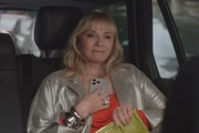 Kim Cattrall fez breve aparição como Samantha Jones no fim da segunda temporada de And Just Like That, mas não está confirmada para a terceira fase. 