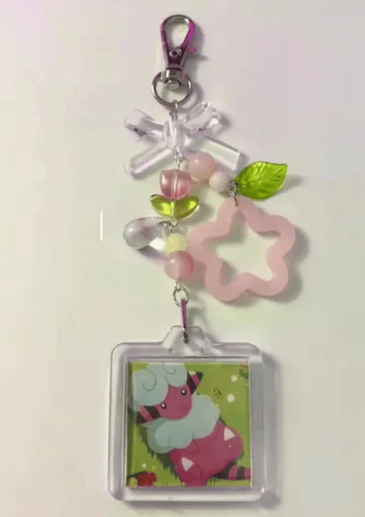 Chaveiro temático de Pokémon com cartinha recortada Chaveiro temático de Pokémon com cartinha recortada