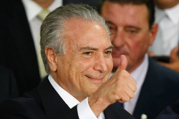 Temer diz que aprovação da meta foi uma “bela vitória”
