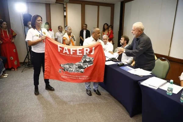 Os pedidos de lideranças comunitárias do RJ para Lula