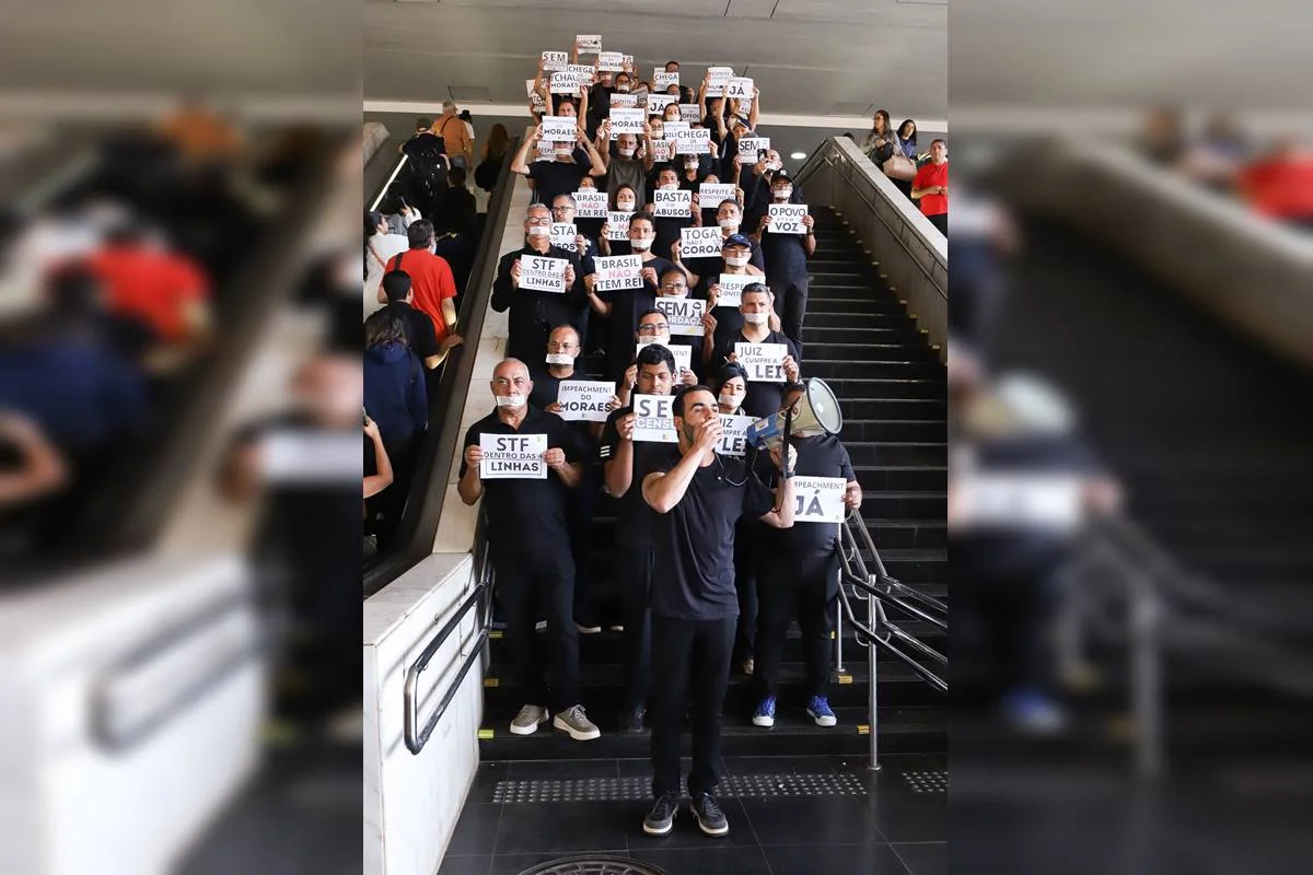 Candidato a federal participa de ato contra Moraes no DF. “Toga sem coroa” - imagem 4 Candidato a federal participa de ato contra Moraes no DF. “Toga sem coroa” - imagem 4
