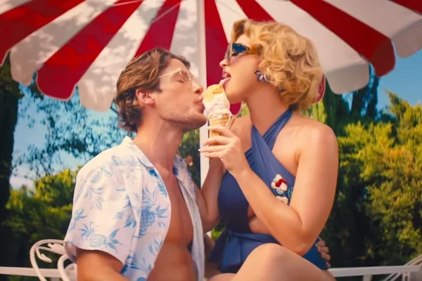 Depois de Camila Cabello, Katy Perry usa marca brasileira em clipe