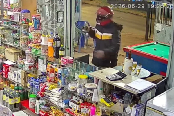 Ladrão invade bar, interrompe jogo de sinuca e atira em cliente no DF