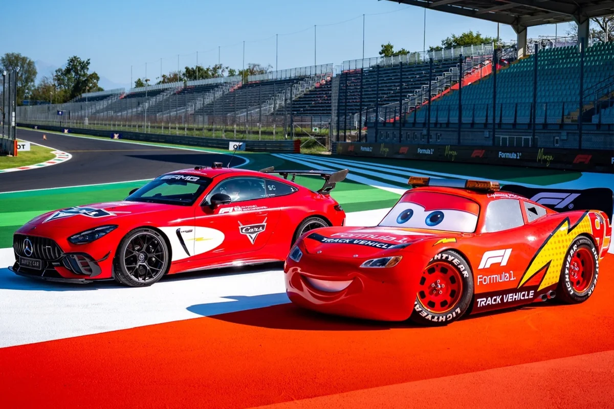 F1: GP da Itália contará com McQueen para celebrar 20 anos do filme Carros - imagem 2 F1: GP da Itália contará com McQueen para celebrar 20 anos do filme Carros - imagem 2