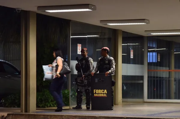 Força Nacional cerca MEC em véspera de greve contra bloqueio de verbas