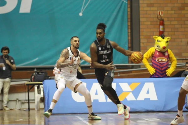 Imagem colorida de partida do Brasília Basquete- Metrópoles