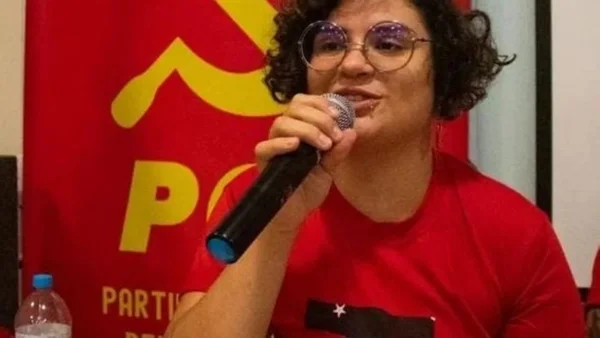Imagem da jovem assassinada Sarah Rodrigues, palestrando - Metrópoles