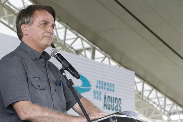 Bolsonaro confirma Auxílio Brasil de R$ 400: “Ninguém vai furar teto”