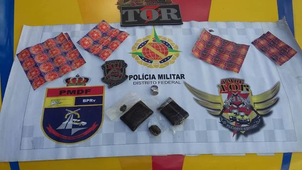 Homem é preso com mil selos de LSD e haxixe na Epia
