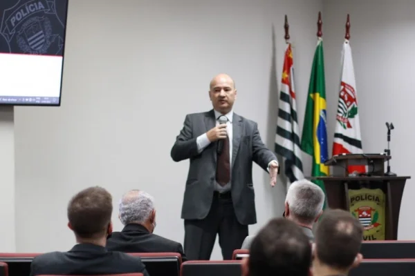Delegado José Brandini Junior, alvo de mandado de busca e apreensão em SP - Metrópoles