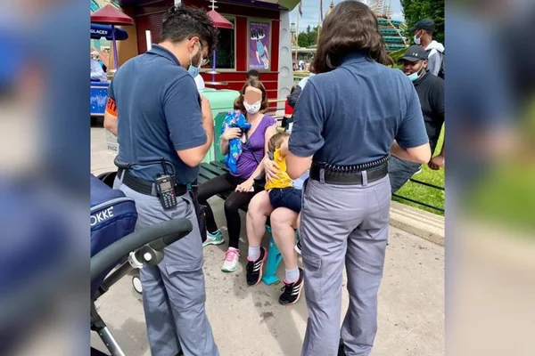 Para não “chocar visitantes”, mãe é impedida de amamentar na Disney