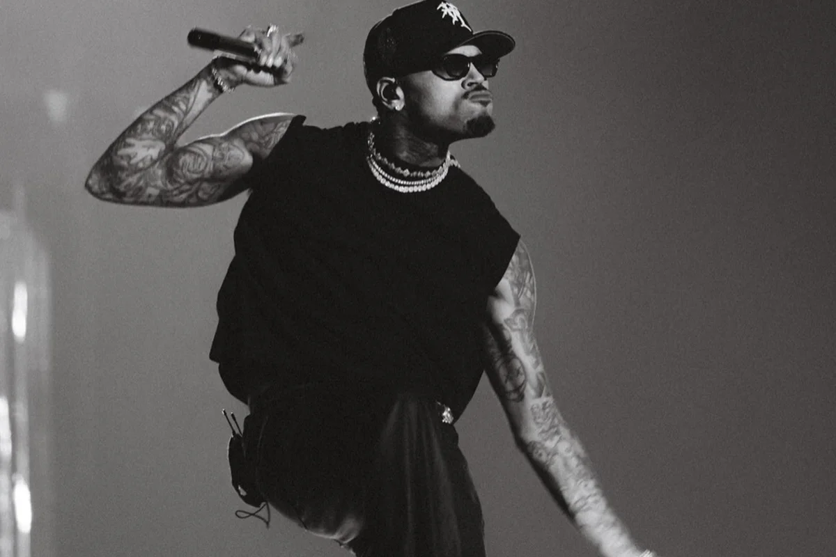 Chris Brown é clicado nos bastidores de um show Chris Brown é clicado nos bastidores de um show