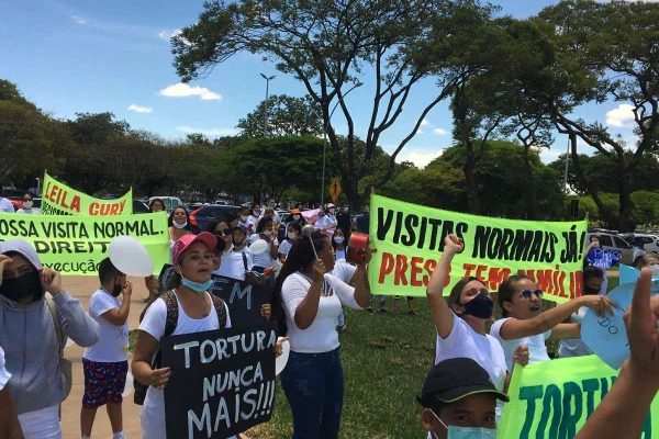 Familiares de presos protestam