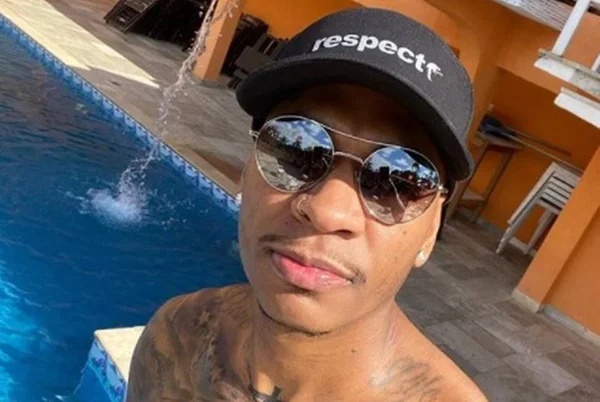 Leizinho, da Turma do Pagode, se envolve em briga. Ele nega participação