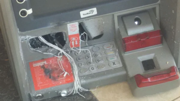 Criminosos explodem caixa eletrônico no Recanto das Emas