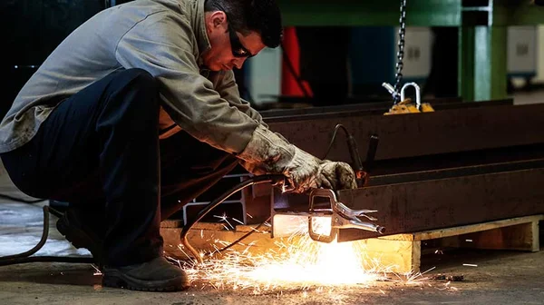Ritmo de queda da produção e do emprego na indústria diminui