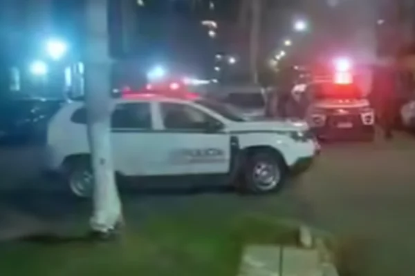 Imagem colorida de viatura policial. Metrópoles