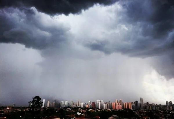 Inmet diz que janeiro choveu apenas metade do esperado para o mês