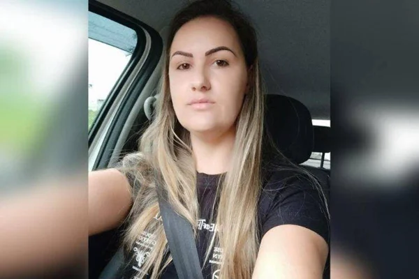 Mulher é achada morta em carro carbonizado em SC; marido é suspeito